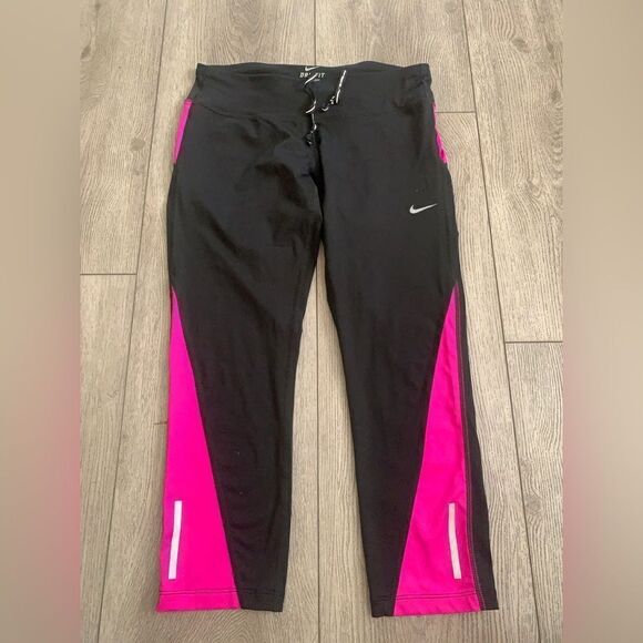 Nike woman’s used size M Dri fit cropped leggings - Picture 1 of 5